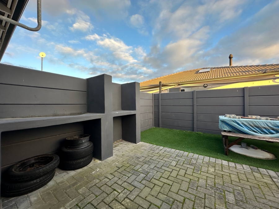 3 Bedroom Property for Sale in Table View Western Cape